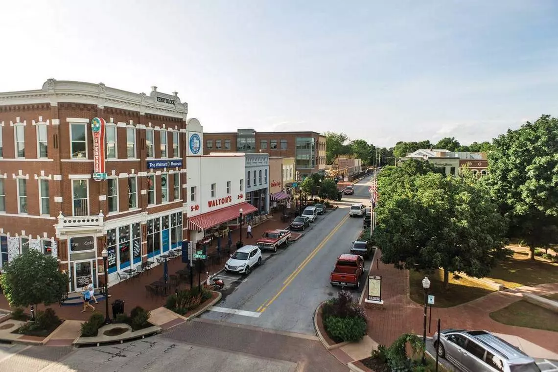 The Momentary Area, AR